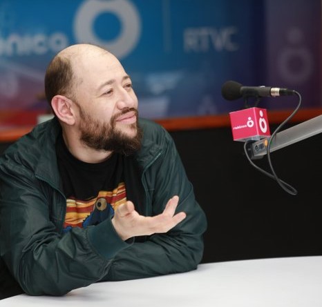 Cashbox Guest Host Héctor Mora