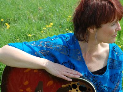 Abby Zotz - Singer, Songwriter, Multi-Instrumentalist Shows the Human Side of Music