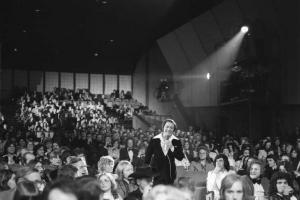 Paul Anka-Paul Anka blessing the JUNOS gathering.